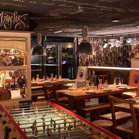 Hotel Mama Shelter East Paris